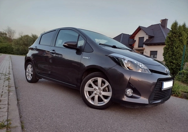 Toyota Yaris cena 44800 przebieg: 34000, rok produkcji 2014 z Staszów małe 379